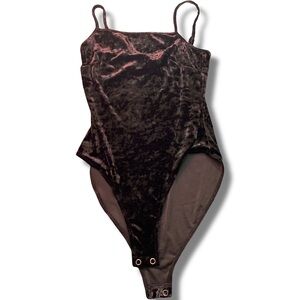 Forever 21 Crushed Velvet Cami Bodysuit 🖤🎽